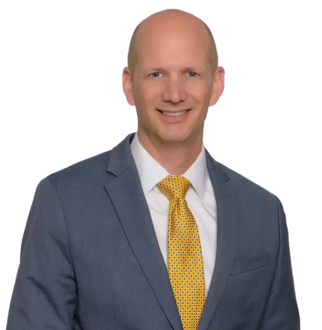 Brandon Davis, Nossaman LLP Photo